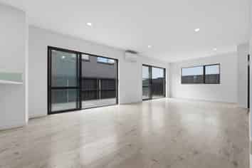 7C Holland Avenue, Point England