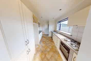 5 Essex Place, Milson