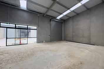 Brand New, High Stud, Mini Warehouse Units
