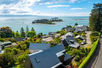 2 The Cliffs, Britannia Heights