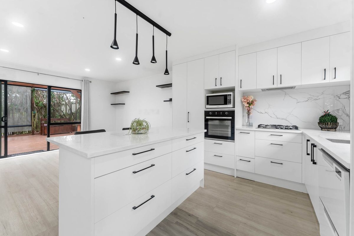 Location, Sun and an Affordable Opportunity! - Ansicht 2
