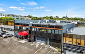 WAIRAU ONE OF A KIND WITH 5-YEAR LEASE
