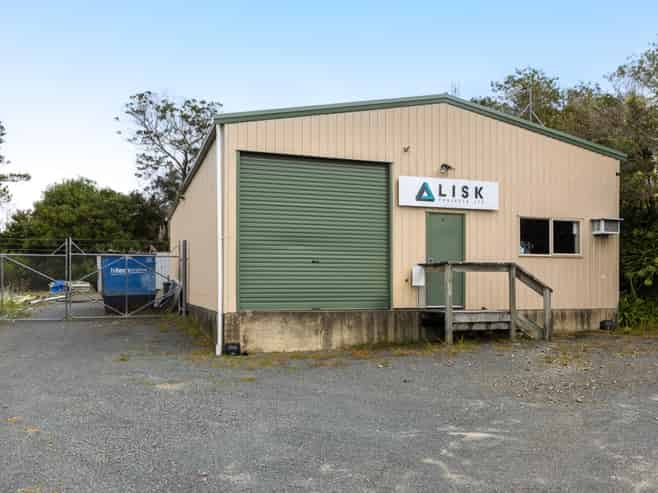 Freehold Warehouse and Yard Investment