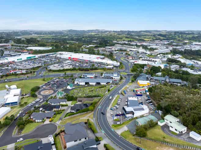 Freehold Warehouse and Yard Investment