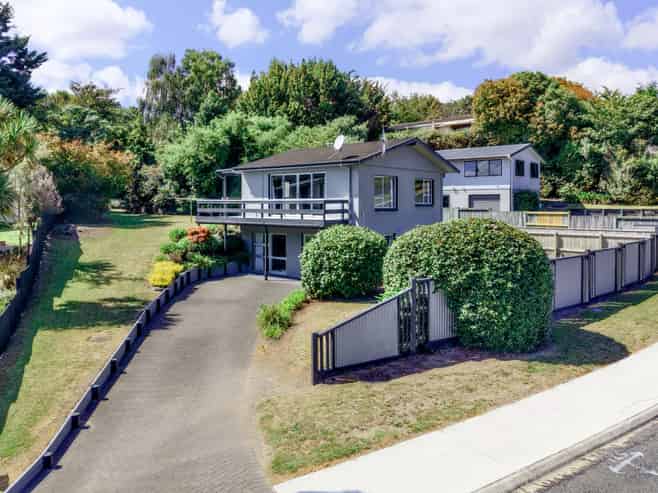 32 Tremaine Avenue, Two Mile Bay