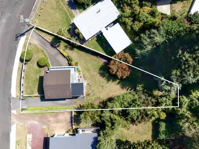 32 Tremaine Avenue, Two Mile Bay