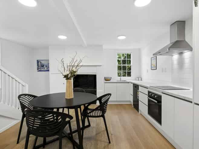 16 Dalry Street, Mornington