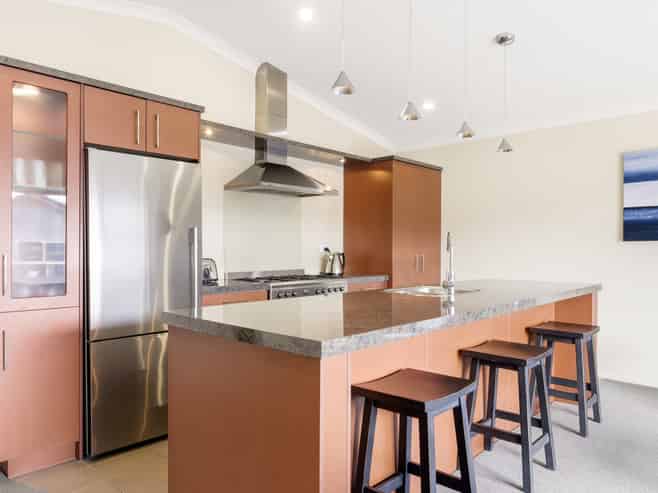 2/17 Tremaine Avenue, Two Mile Bay