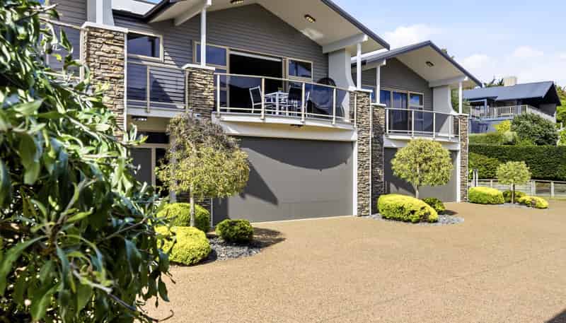 2/17 Tremaine Avenue, Two Mile Bay