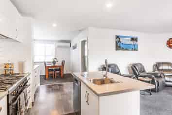 13 Bentham Street, Westport