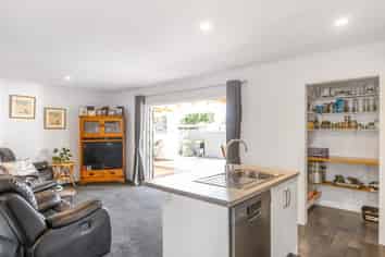 13 Bentham Street, Westport