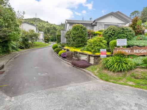 9 Lowry Heights, Stokes Valley