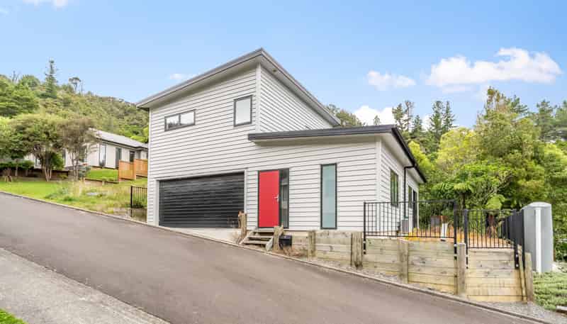 9 Lowry Heights, Stokes Valley