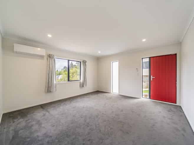 9 Lowry Heights, Stokes Valley