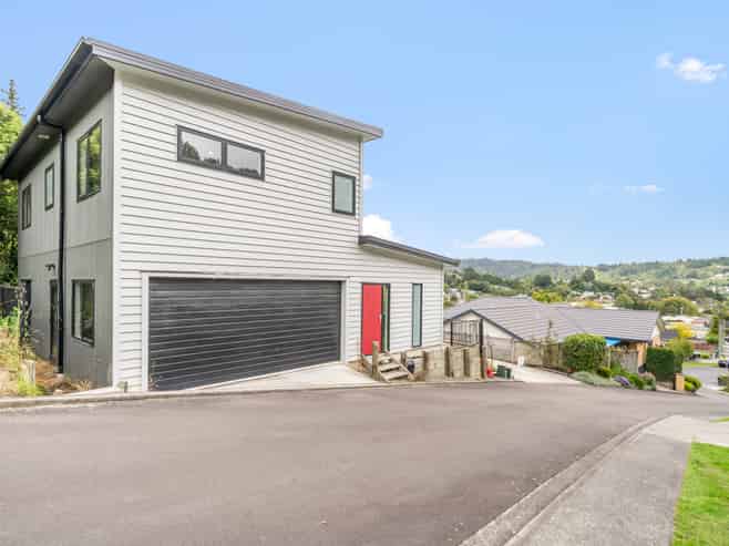 9 Lowry Heights, Stokes Valley