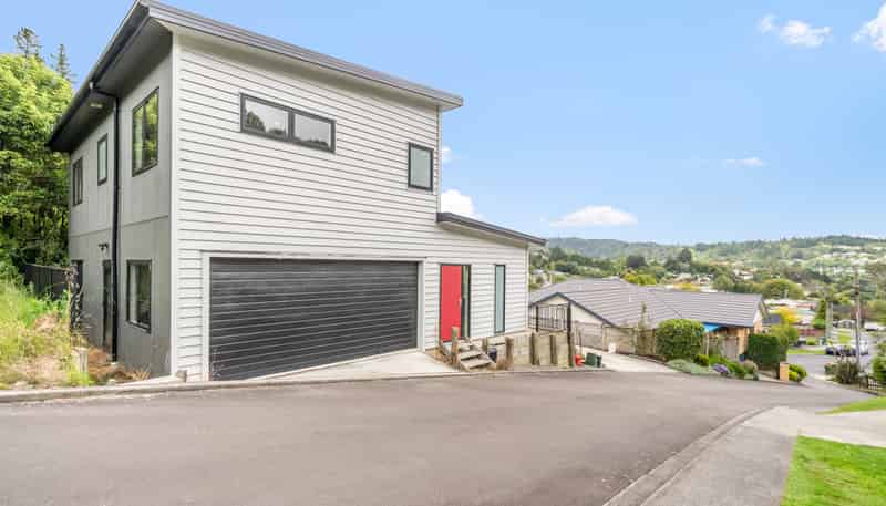 9 Lowry Heights, Stokes Valley