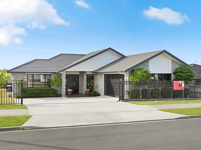 8 Paiaka Place, Rototuna North