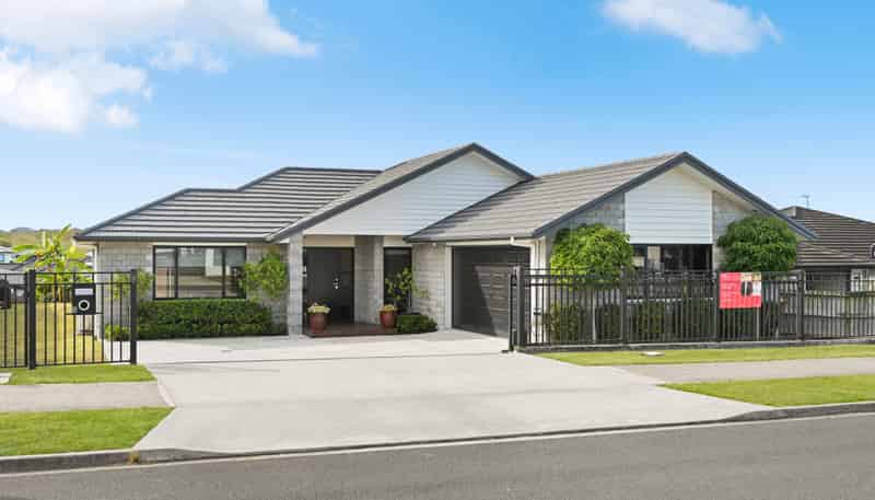 8 Paiaka Place, Rototuna North