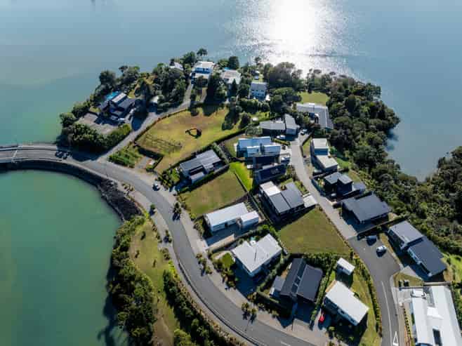 9 Rangitahi Road, Raglan