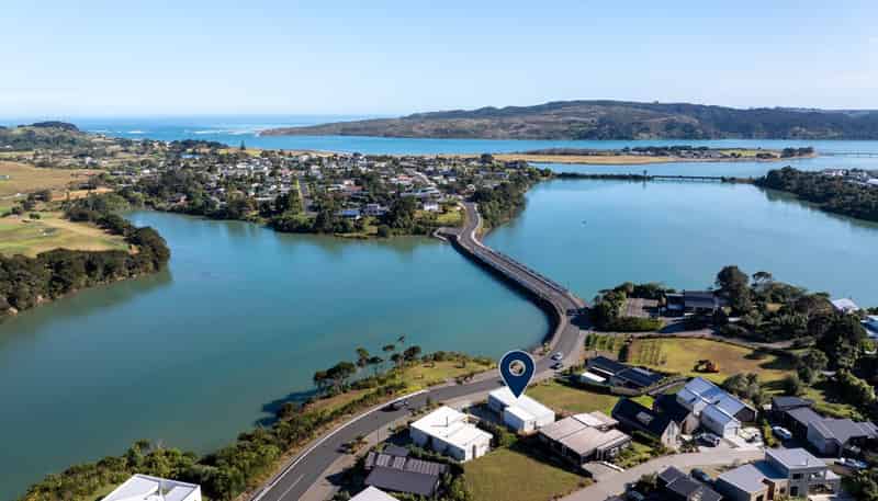 9 Rangitahi Road, Raglan