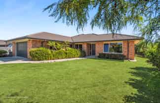 6 Wanderers Avenue, Brightwater