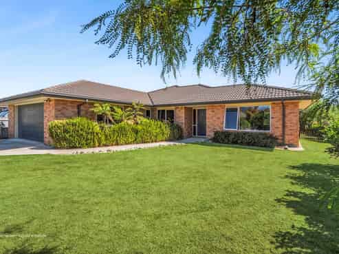 6 Wanderers Avenue, Brightwater