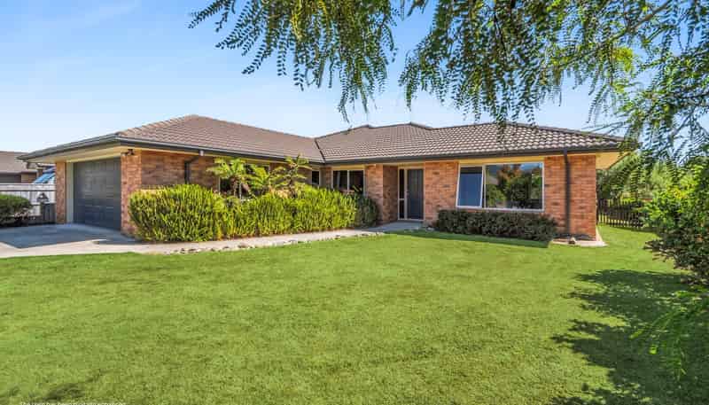 6 Wanderers Avenue, Brightwater