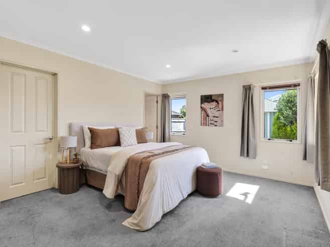 6 Wanderers Avenue, Brightwater