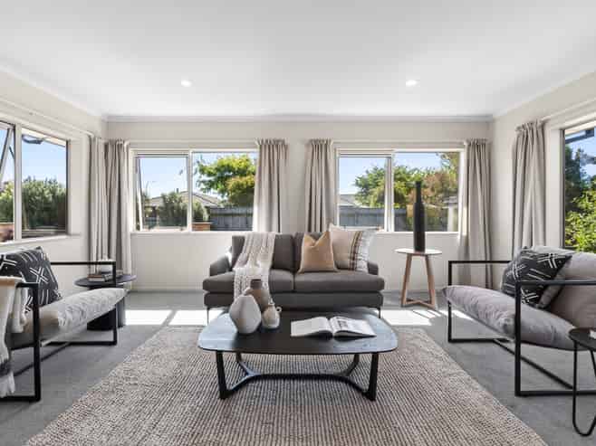 6 Wanderers Avenue, Brightwater