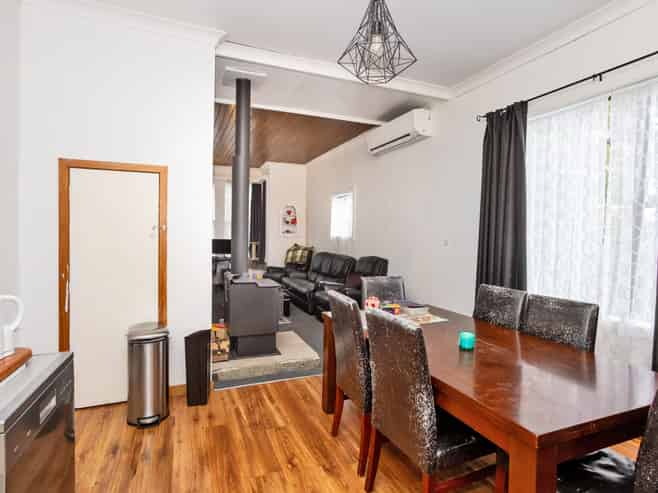 8 Centre Street, Strathern