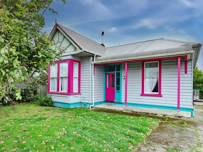 8 Centre Street, Strathern