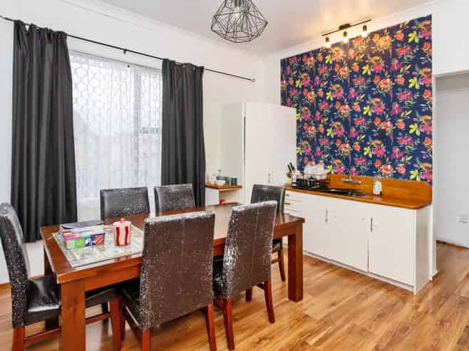 8 Centre Street, Strathern