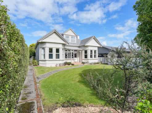 99 Lewis Street, GLADSTONE