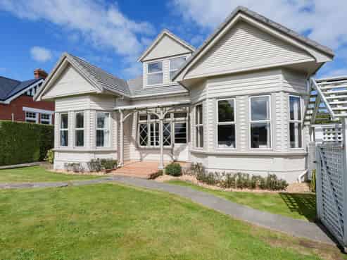 99 Lewis Street, GLADSTONE