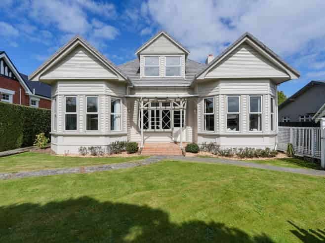 99 Lewis Street, GLADSTONE