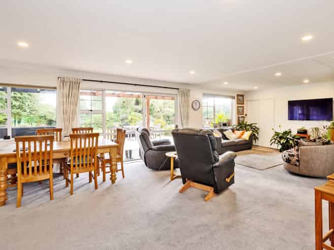 274 West Plains School Road, West Plains