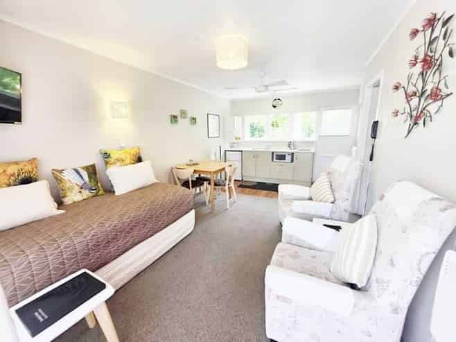 Boutique FHGC Motel | Lifestyle + Income