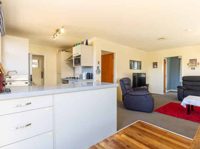 12 Aberdeen Avenue, Takaro