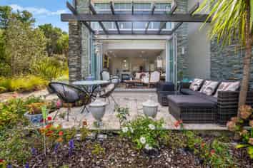 4 Little Compton Mews, Snells Beach