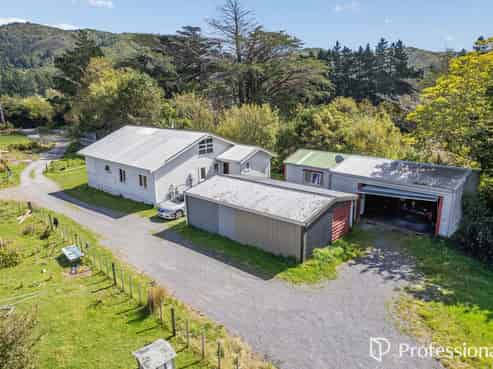 120 Upper Fitzherbert Road, Wainuiomata