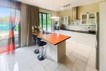 19a Clearwater Avenue, Northwood