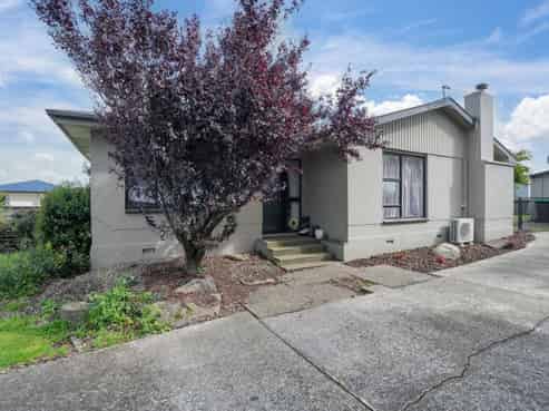 9 Dumbarton Place, Strathern