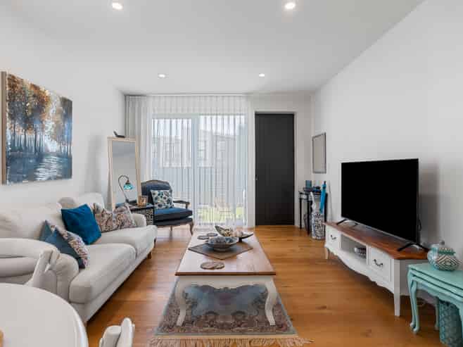 14/82 East Coast Road, Milford