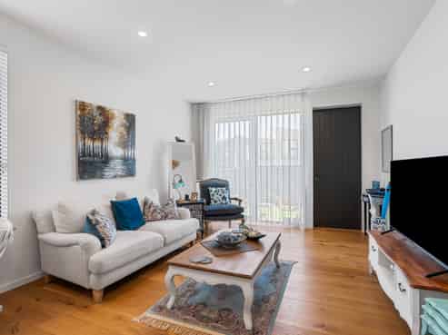14/82 East Coast Road, Milford