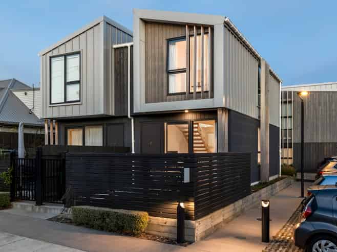 14/82 East Coast Road, Milford