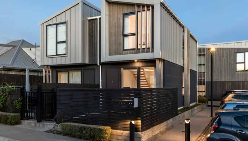 14/82 East Coast Road, Milford