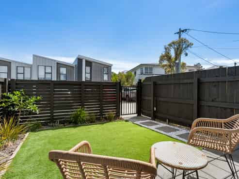 14/82 East Coast Road, Milford
