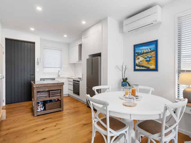 14/82 East Coast Road, Milford