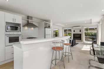 2 Glen Oaks Drive, Northwood