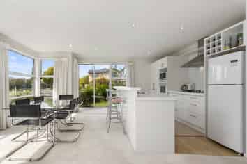 2 Glen Oaks Drive, Northwood